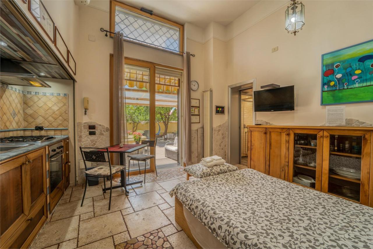 Bed and Breakfast Domus Vesuvia à Torre Annunziata Extérieur photo